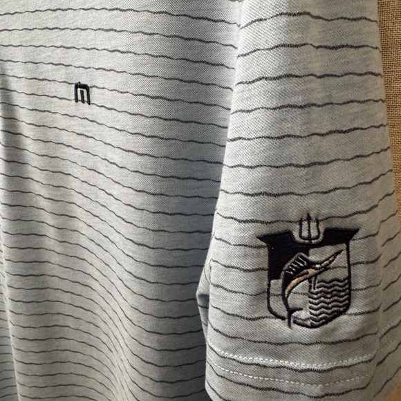 TravisMathew Men’s Polo Shirt Golf Large Light Blue Striped Marlin Logo - Picture 3 of 11